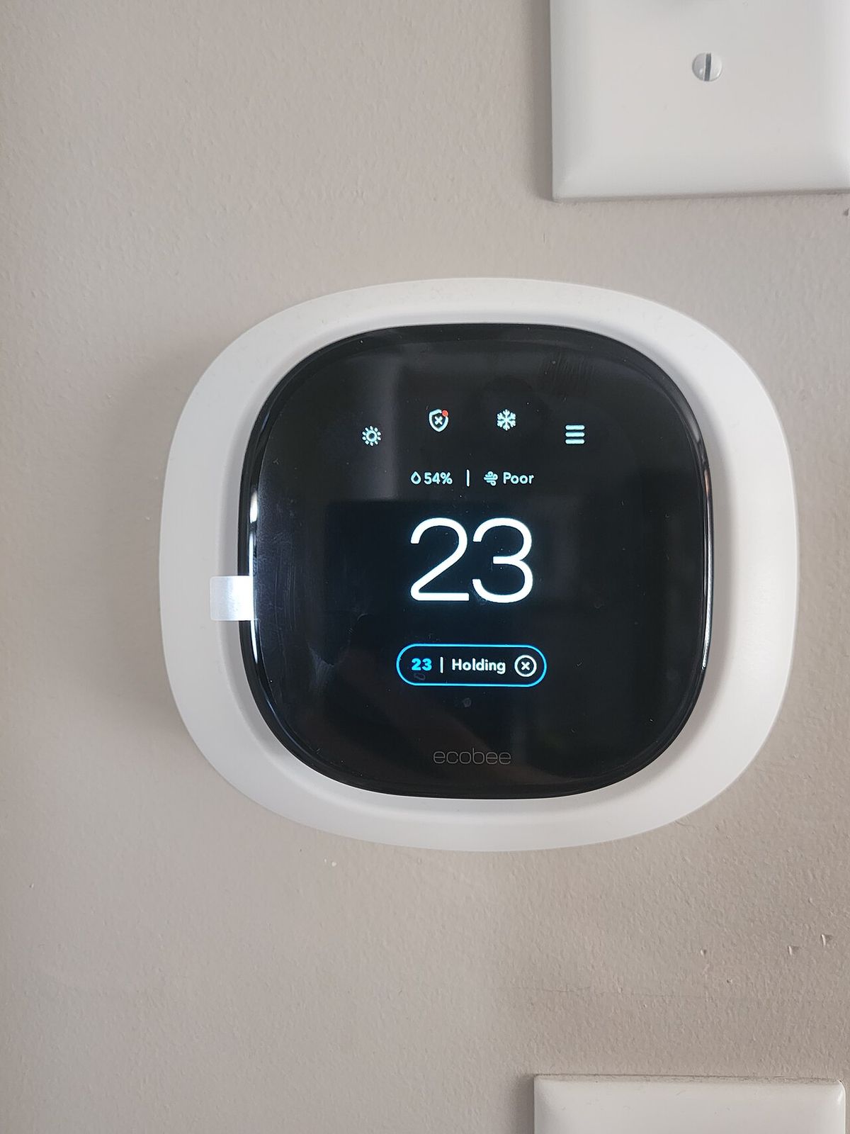 Thermostat with a clear display on a wall