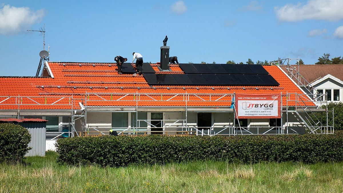 Certified installer working on a home battery and solar system