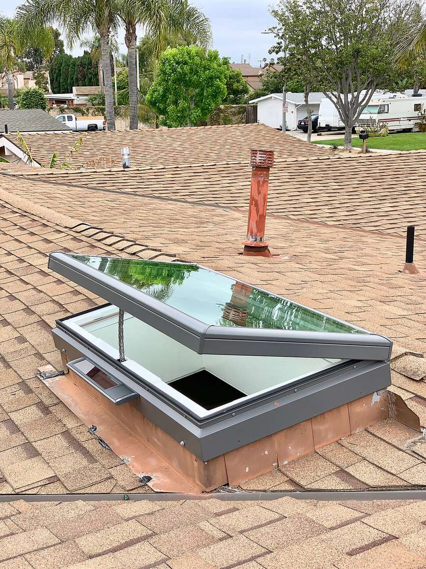 Solar-powered venting glass skylight operated by remote control