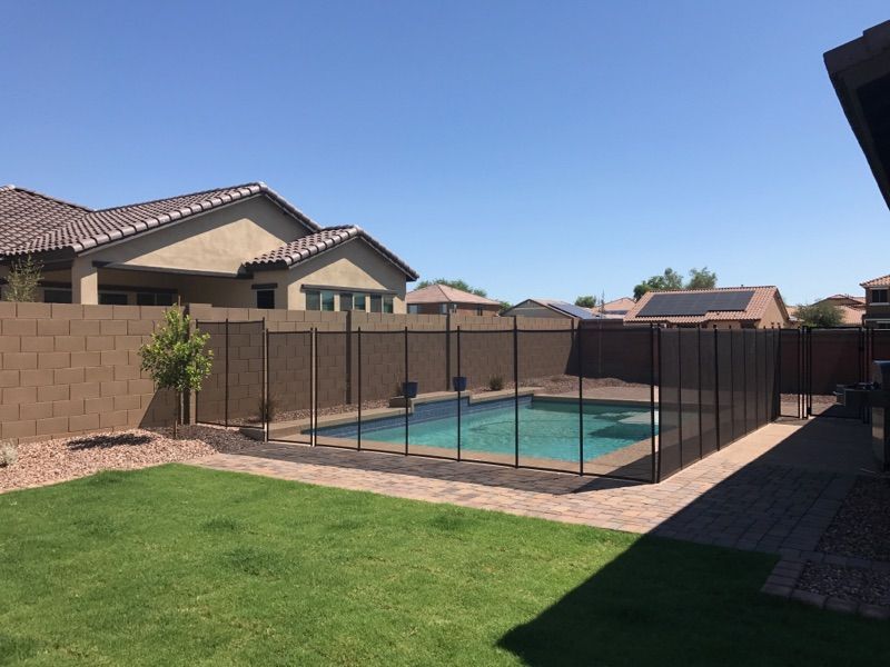 Removable mesh safety fence around a pool
