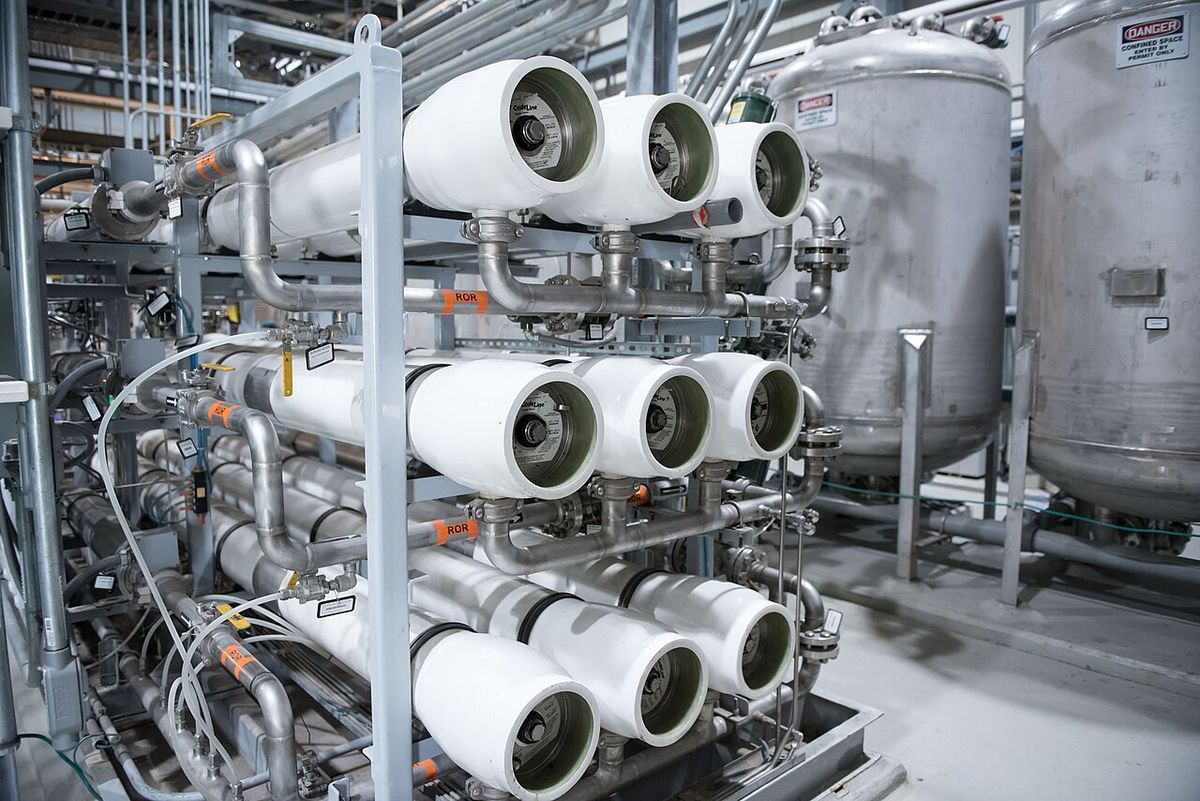 Under-sink reverse osmosis water filtration system