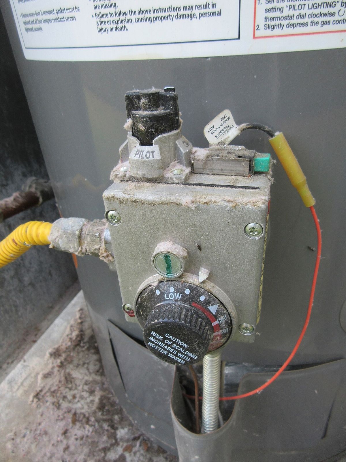Tank water heater with seismic straps
